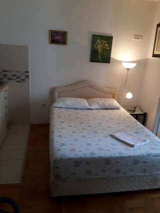 Апартаменты Apartment Ivana Будва Номер-студио с террасой-4